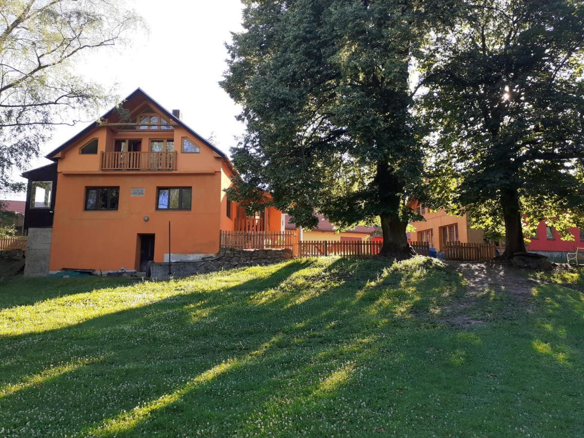 Kypruv Mlyn Villa Knínice Екстериор снимка