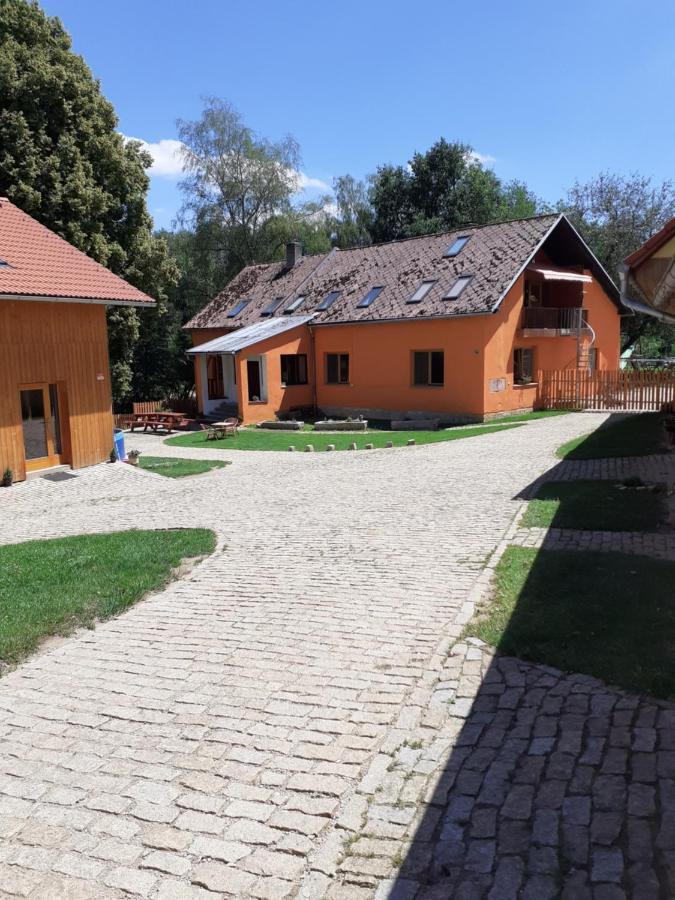 Kypruv Mlyn Villa Knínice Екстериор снимка
