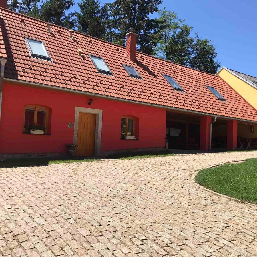 Kypruv Mlyn Villa Knínice Екстериор снимка