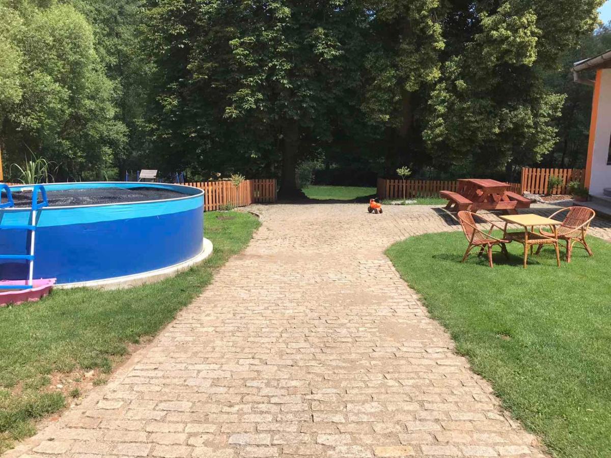 Kypruv Mlyn Villa Knínice Екстериор снимка